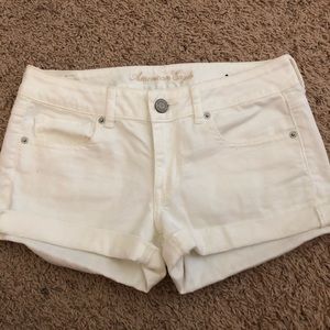 White American Eagle shorts